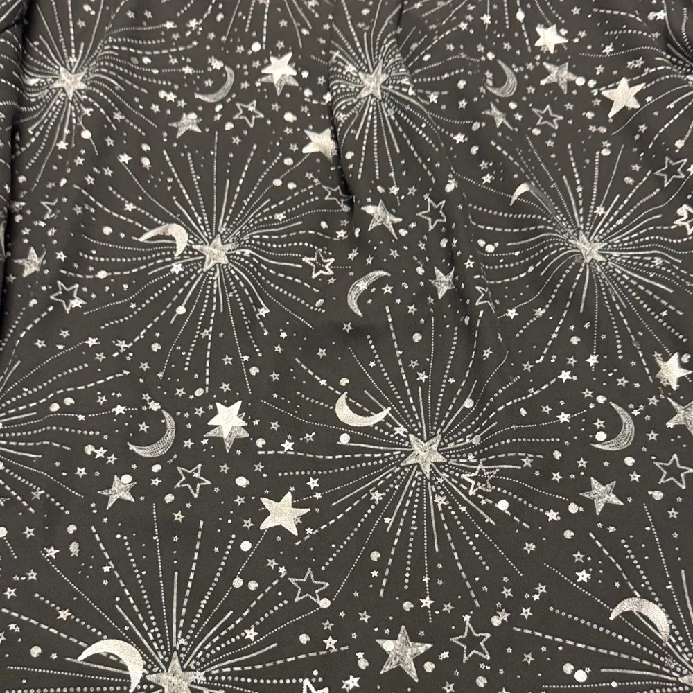 NEW Torrid Black and Silver star chiffon tunic roll-tab blouse size 1X(14-16) - Picture 11 of 14